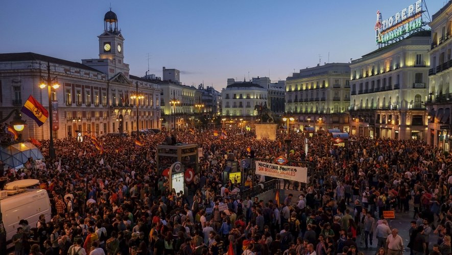 Des milliers d'Espagnols ont manifesté (ici à Madrid) pour réclamer la fin de la monarchie espagnole après l'abdication du roi Juan Carlos.