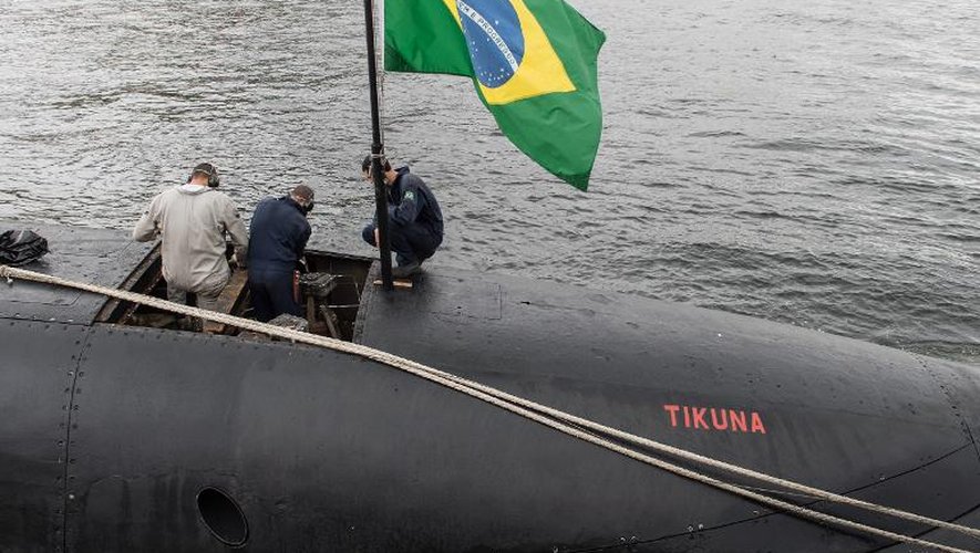 Le sous-marin d'attaque brésilien  S34 Tikuna de classe 209 sur la base naval de Niteroi, au Brésil, le 27 mai 2014