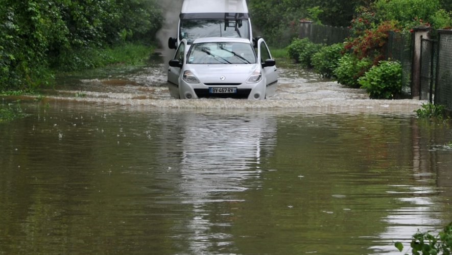 Voie inondée le 31 mai 2016 à Meung-sur-Loire dans le Loiret