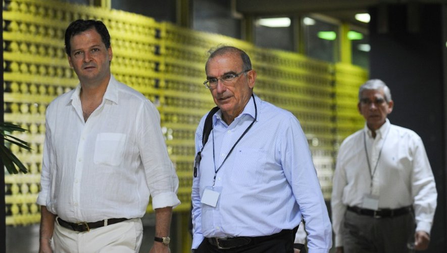 Le négociateur en chef du gouvernement colombien, Humberto de la Calle (c), le 7 juillet 2015 à La Havane