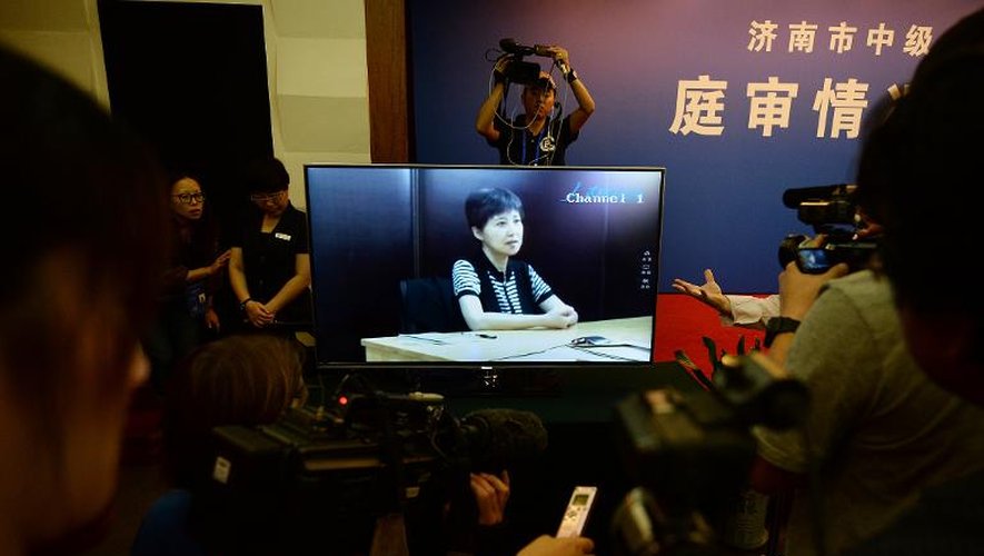 Gu Kailai, l'épouse de l'ex-dirigeant chinois Bo, apparaît dans un témoignage vidéo diffusé le 23 août 2013 au tribunal populaire de Jinan