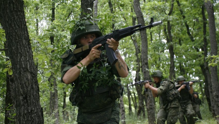 Des soldats des Forces spéciales russes s'entraînent près du village de Molkino, dans la région de Krasnodar, le 10 juillet 2015