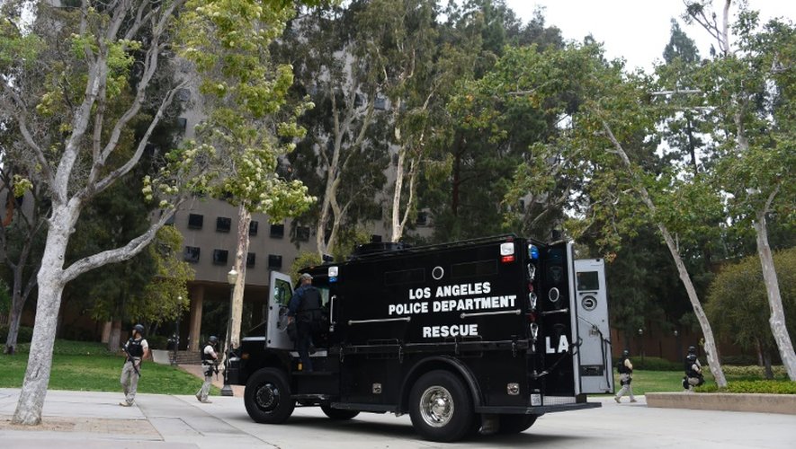 La police sur le campus de l'université UCLA, le 1er juin 2016 à Los Angeles