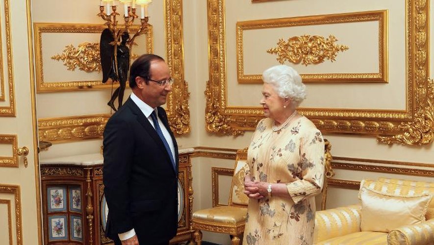 Le président François Hollande rencontre la reine Elizabeth II à Windsor Castle le 10 juillet 2012