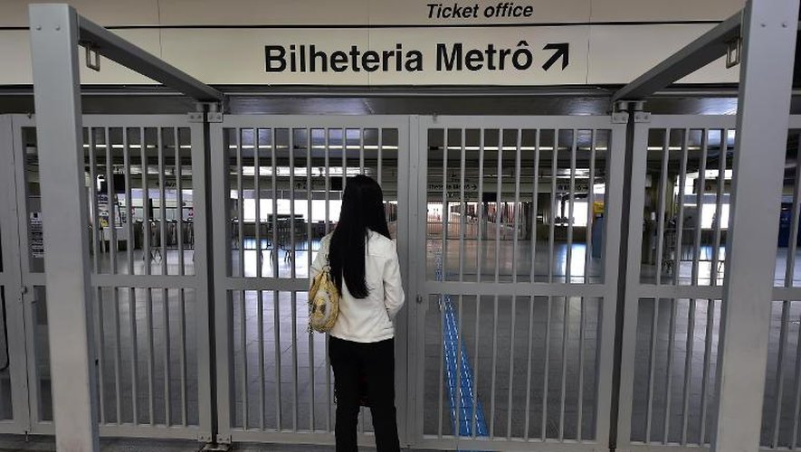 La station de métro Itaquera est fermée en raison de la grève "illimitée" des employés du métro de Sao Paulo entamée le 5 juin 2014