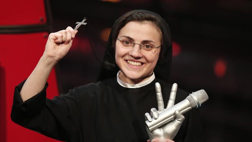 La religieuse Soeur Cristina après sa victoire au concours de chant télévisé "The Voice", à Milan, le 6 juin 2014