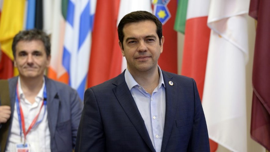 Le Premier ministre grec Alexis Tsipras et son ministre des Finances Euclide Tsakalotos à l'issue du sommet de l'Eurogroupe le 13 juillet 2015 à Bruxelles