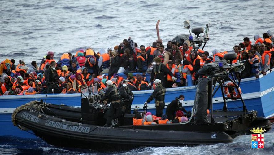 Migrants secourus en mer par les garde-côtes italiens, le 20 mai 2014