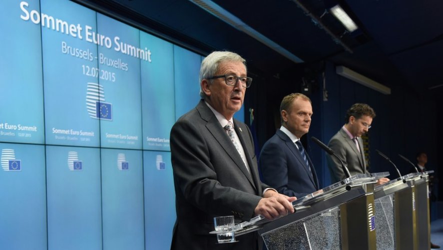Le président de la Commission européenne Jean-Claude Juncker, le président du Conseil européen Donald Tusk et le président de l'Eurogroupe Jeroen Dijsselbloem lors d'une conférence de presse le 13 juillet 2015 à Bruxelles