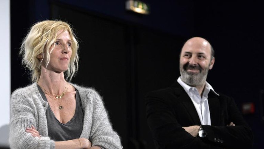 Le réalisateur français et comédien Cédric Klapisch signataire de la pétition contre la réforme du régime des intermittents, aux côtés de la comédienne Sandrine Kiberlain le 10 avril 2014