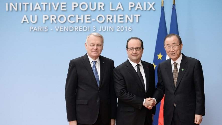 Jean-Marc Ayrault (à gauche), François Hollande et Ban Ki-moon à Paris le 3 juin 2016