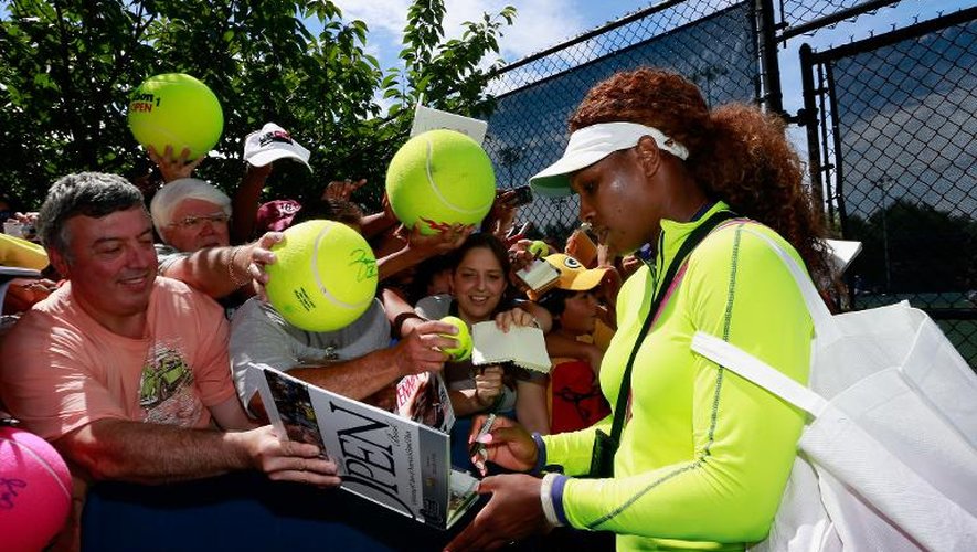 L'Américaine Serena Williams signe des autographes à New York, le 23 août 2013