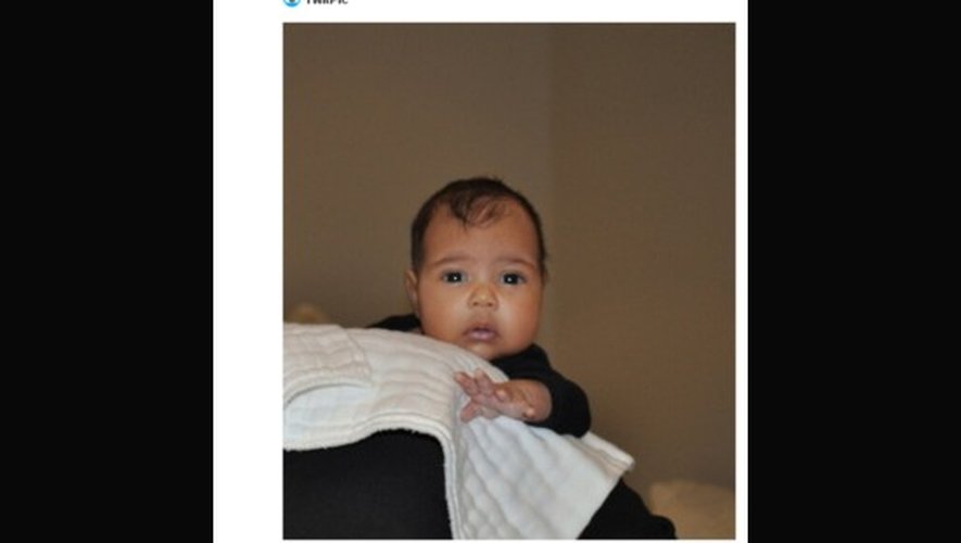 North West la fille de Kim Kardashian et Kanye West montre son visage au monde entier