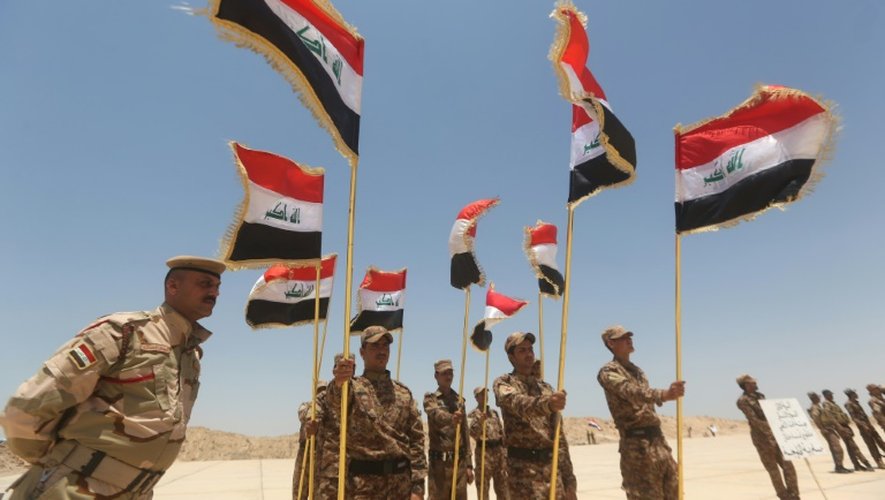 Des volontaires irakiens sunnites, alliés à l'armée irakienne contre le groupe Etat islamique, le 17 juin 2015 dans la province d'Al Anbar