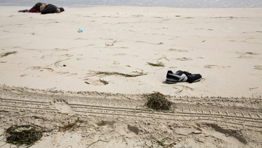 Le corps d'un naufragé retrouvé sur la plage près du port de Zuwarah (nord-ouest), le 2 juin
