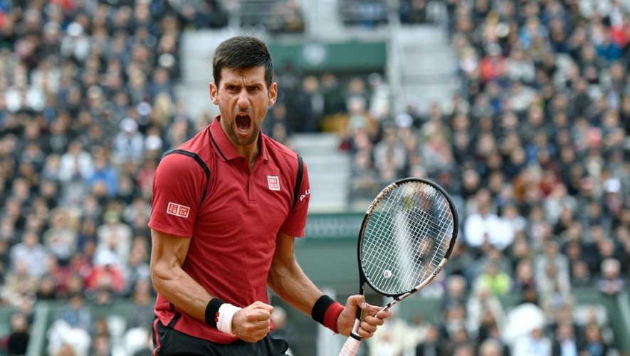 Novak Djokovic exulte après sa victoire sur Dominic Thiem en demi-finale à Roland-Garros, le 3 juin 2016