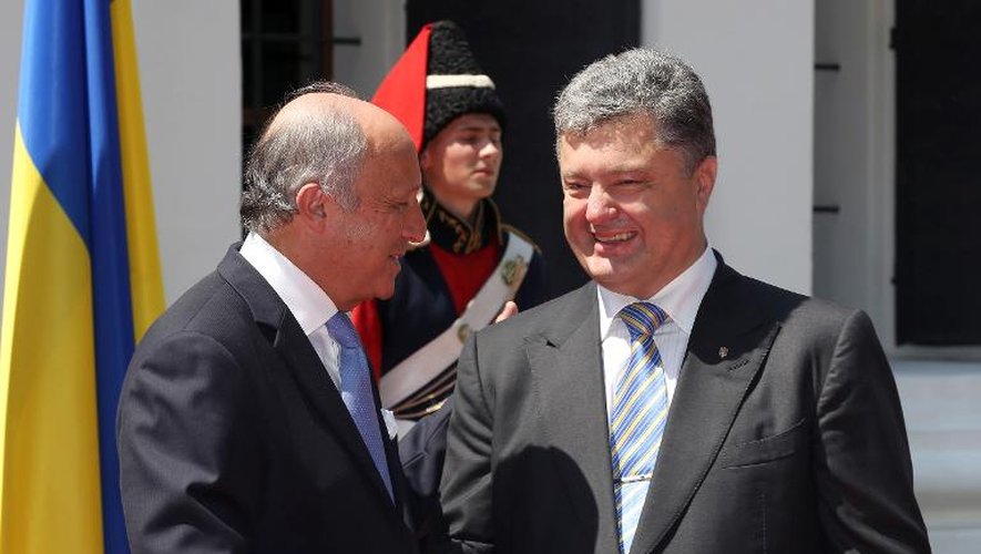 Le ministre français des Afffaires étrangères Laurent Fabius et le président ukranien Petro Porochenko le 7 juin 2014 à Kiev
