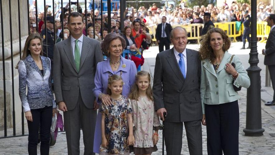 La princesse Letizia, le prince Felipe, la reine Sophie, les infantes Sofia et Leonor, le roi Juan Carlos et la reine Sophie le 2 juin 2014 à Palma de Majorque