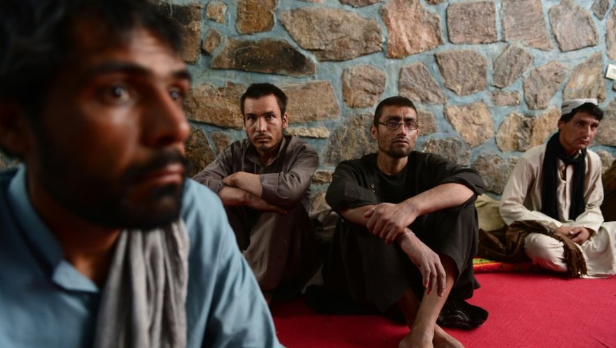 Des jeunes drogués afghans sont soignés dans un centre anti-drogue dans la prison de Hérat (ouest de l'Afghanistan), le 28 mai 2015