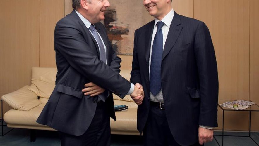 Pierre Gattaz et le ministre de l'Economie Pierre Moscovici, le 29 juillet 2013 à Paris