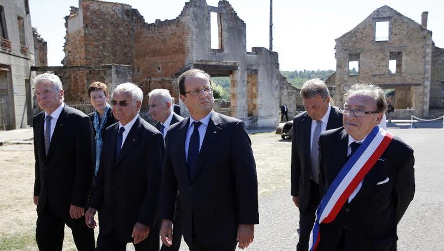 Le président allemand Joachim,  Gauck, Robert Hebras, l'un des deux derniers survivants du massacre,  Francois Hollande et le maire Raymond Fugier le 4 septembre 2013 à Oradour-sur-Glane