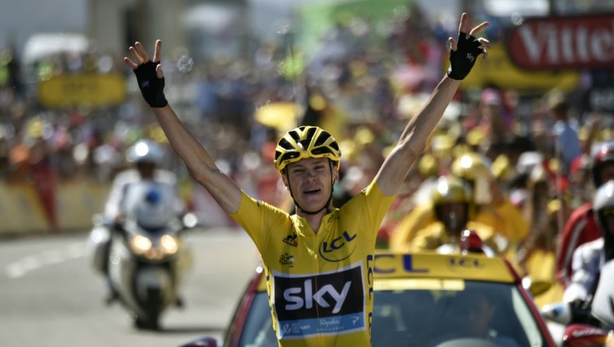 Le Britannique Chris Froome vainqueur de la 10e étape du Tour de France au sommet de la montée de La Pierre-Saint-Martin, le 14 juillet 2015