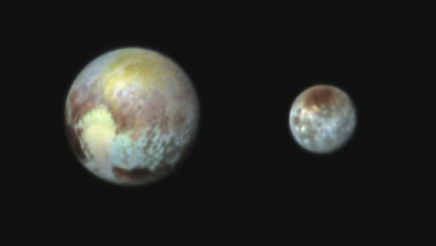 Une image de la Nasa représentant Pluton et Charon  le 14 juillet 2015