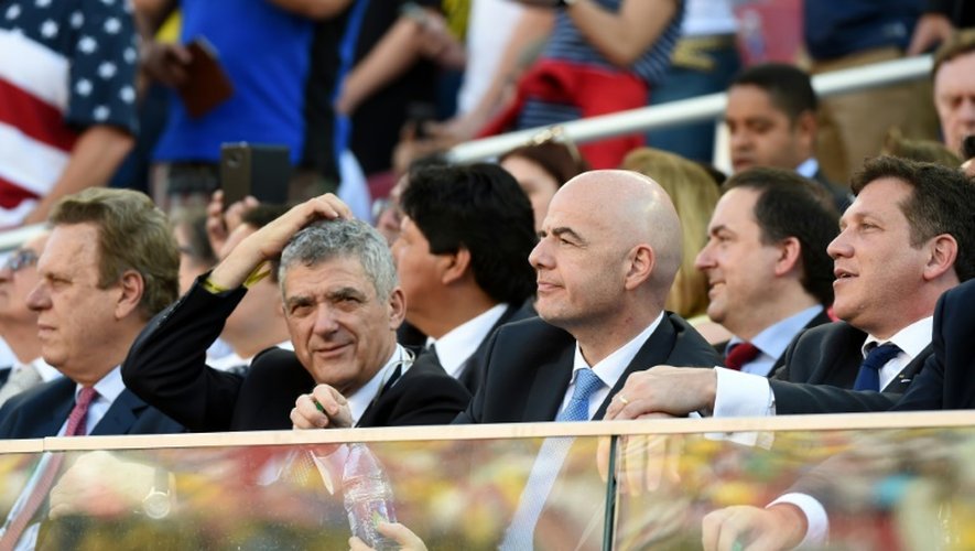 Le président la Fifa Gianni Infantino (3e en partant de la gauche) lors du match de Copa America Etats-Unis - Colombie le 3 juin 2016 à Santa Clara  en Californie