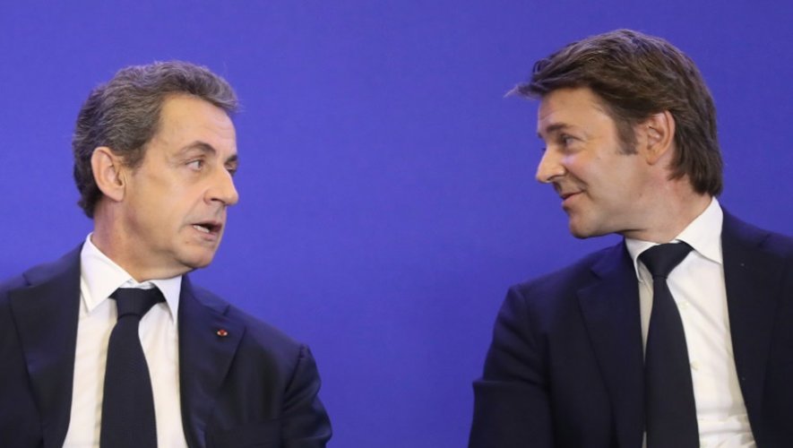 François Baroin (d) et Nicolas Sarkozy, assistent à une réunion de l'Association des maire de France à Paris, le 1er juin 2016