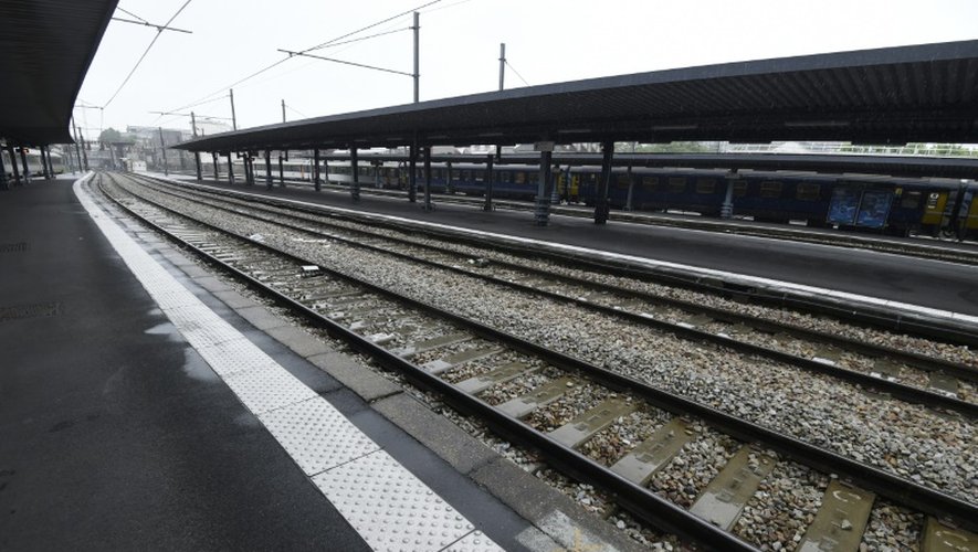 Des quais déserts à la gare d'Austerlitz à Paris le 4 juin 2016