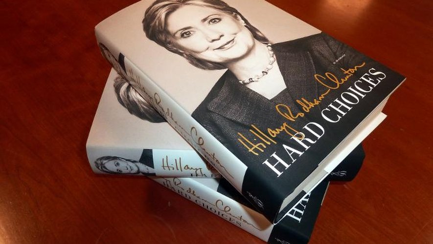Des exemplaires de "Hard Choices" ("Le temps des décisions" en français) les nouveaux mémoires d'Hillary Clinton, le 9 juin 2014 à Washington
