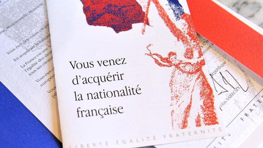 Photo prise le 21 mars 2012 à Tours d'un document donné au citoyens français naturalisés
