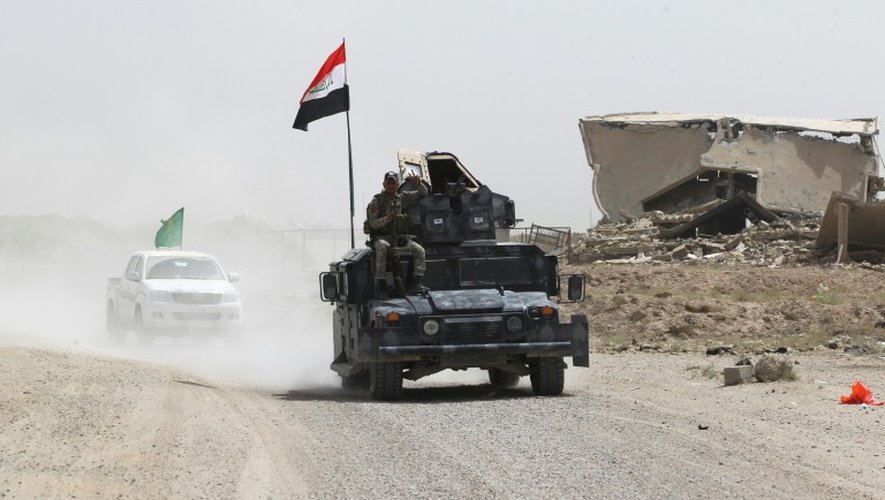 Forces gouvernementales irakiennes en route le 5 juin 2016 vers al-Azraqiyah au nord ouest de Fallouja