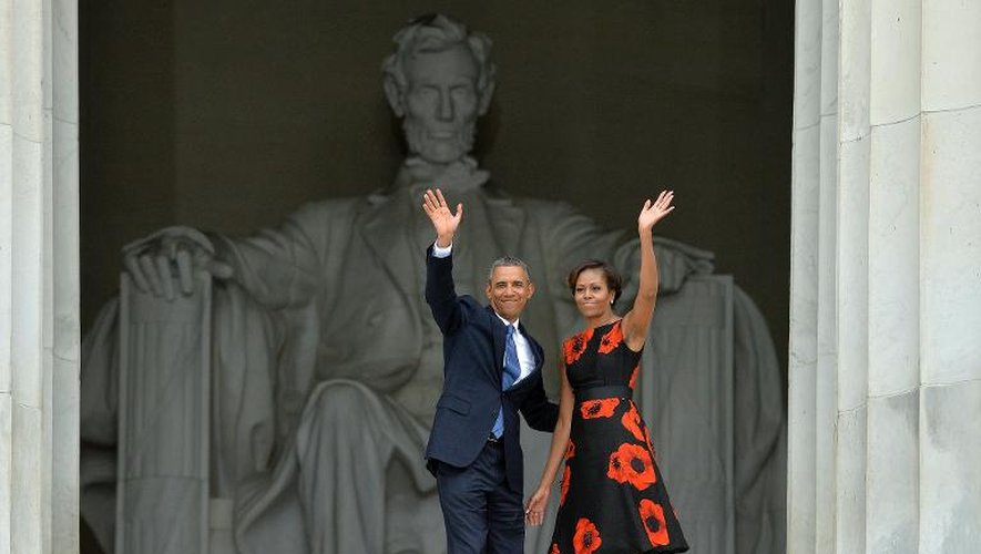 Le président américain Barack Obama et sa femme Michelle assistent à une cérémonie célébrant le 50e anniversaire de la "marche sur Washington", le 28 août 2013 au Lincoln Memorial à Washington