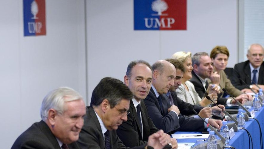Jean-Pierre Raffarin, François Fillon, Jean-Francois Copé et Alain Juppé le 18 décembre 2013 au siège de l'UMP à Paris