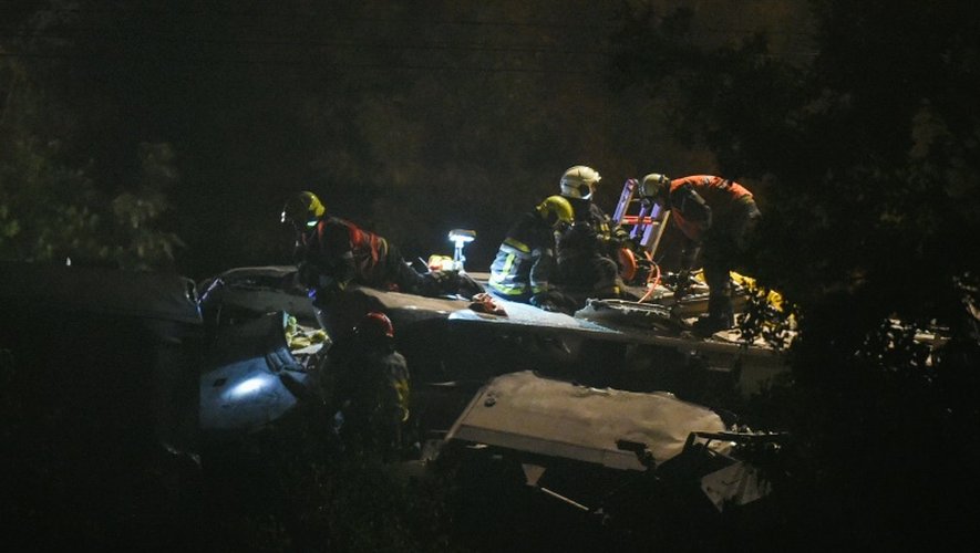Les secours sur le lieu de la collision survenue le 5 juin 2016 entre un train de voyageurs et un train de marchandises sur la ligne reliant Namur à Liège