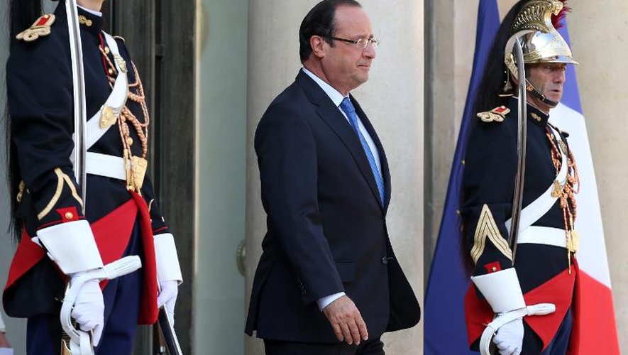 Le président François Hollande sur le perron du palais de l'Elysée, le 29 août 2013