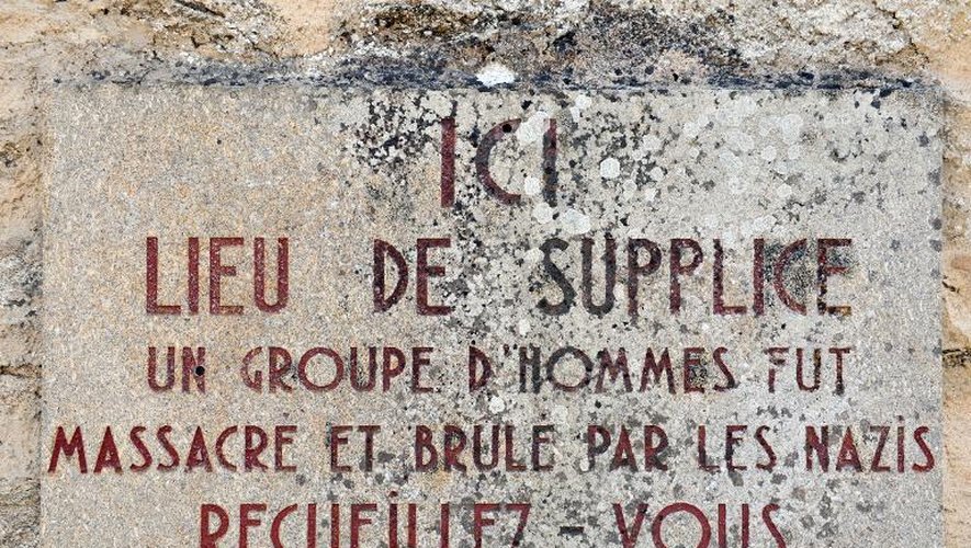 Une plaque commémorative rappelant le massacre qui s'est déroulé à Oradour-sur-Glane, il y 70 ans