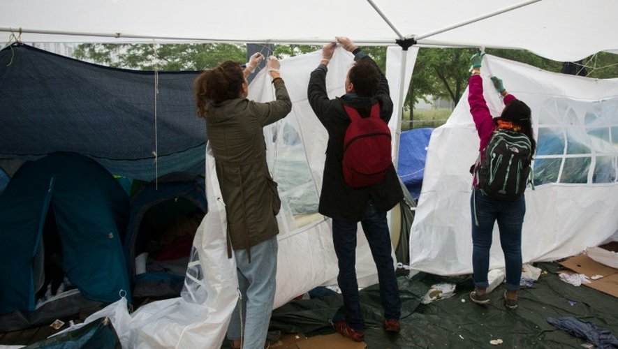Démantèlement du campement des Jardins d'Eole après l'évacuation des migrants le 6 juin 2016 à Paris