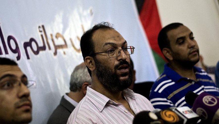Salah Jomaa (c), membre de l'Alliance pour la Démocratie et contre le coup d'Etat, s'exprime lors d'un conférence de presse, le 29 août 2013 au Caire