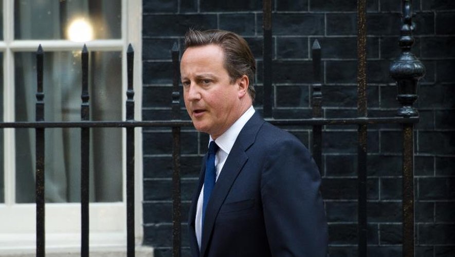Le Premier ministre britannique David Cameron quitte le 10 Downing Street, le 29 août 2013 à Londres
