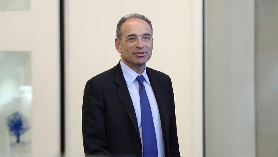 Jean-François Copé quitte le siège de l'UMP à l'issue de la réunion du bureau politique du parti, le 10 juin 2014 à Paris