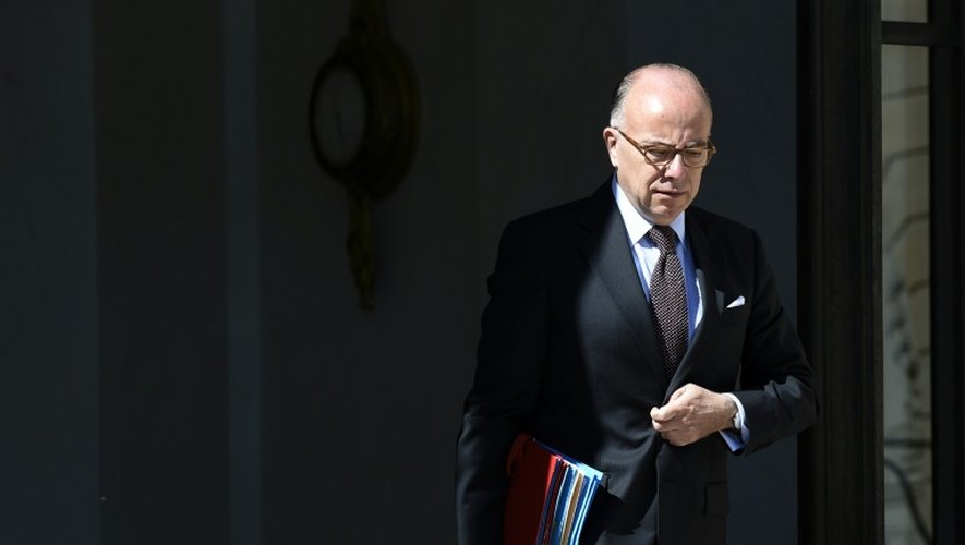 Le ministre de l'Intérieur Bernard Cazeneuve sort du Palais de l'Elysée, le 30 juin 2015 à Paris