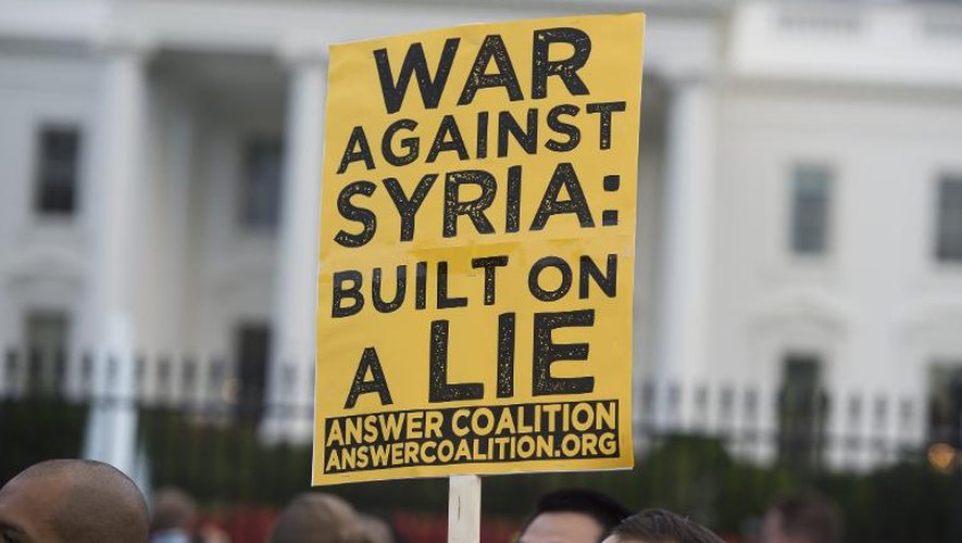 Des manifestants devant la Maison Blanche à Washington affirment le 29 août 2013 qu'une intervention américaine en Syrie serait fondée sur des mensonges