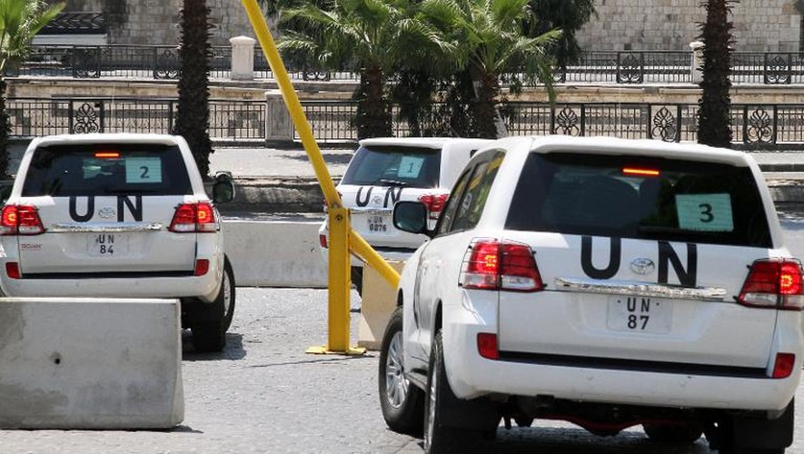 Des experts de l'ONU quittent un hôtel, le 30 août 2013 à Damas