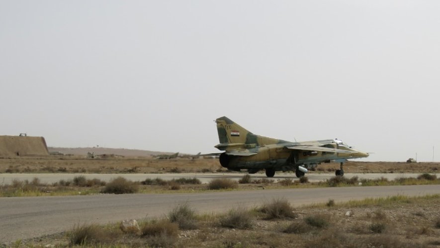 Un avion de l'armée syrienne à l'aéroport militaire de Dmeir, à 50 km au nord-est de Damas, le 8 avril 2016