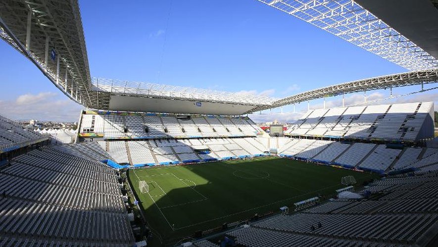 La Corinthians Arena de Sao Paulo le 11 juin 2014, à la veille du match inaugural de la Coupe du Monde de foot qui y opposera le pays-hôte, le Brésil, à la Croatie