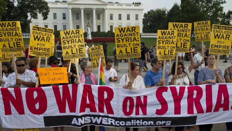 Des manifestants protestent contre les projets d'intervention armée en Syrie le 29 août 2013 à Washington