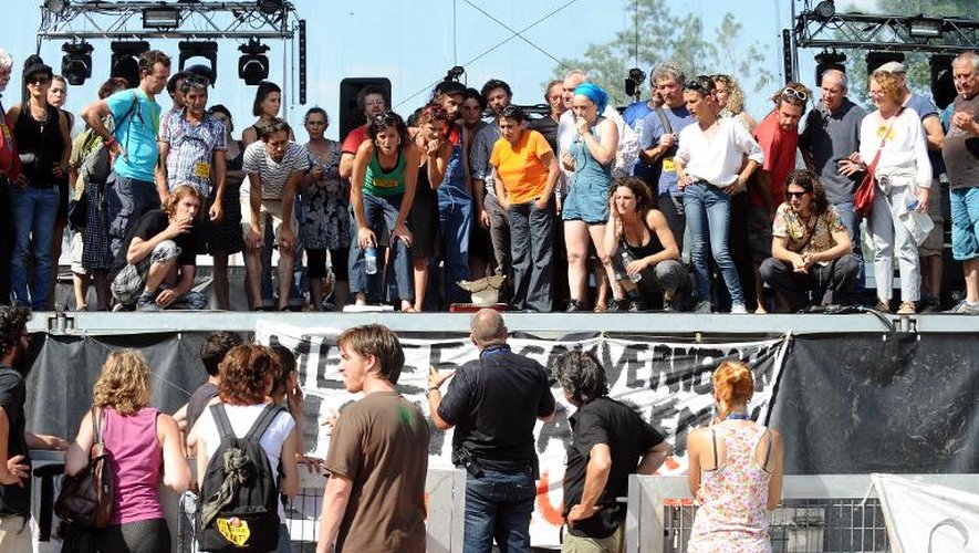 Des intermittents du spectacle manifestent à Toulouse lors du festival Rio Loco le 11 juin 2014