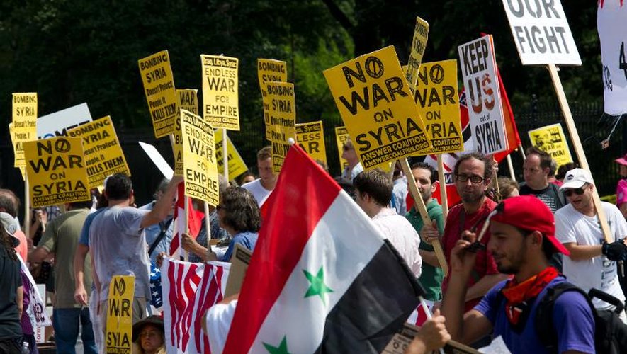 Des manifestants hostiles à une possible attaque américaine contre la Syrie, le 31 août 2013 devant la Maison Blanche à Washington